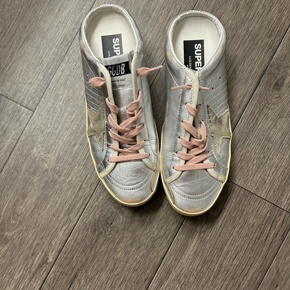 Worn twice-no signs of wear. Size 39 Golden Goose sabots